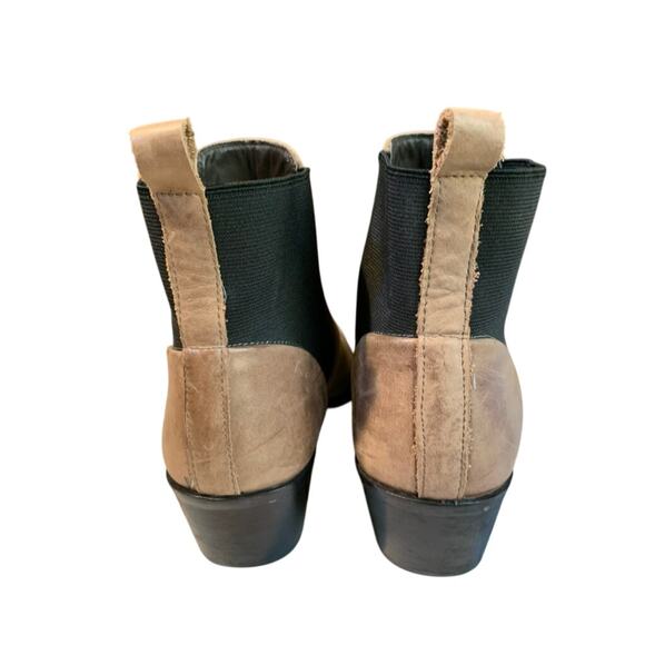 Dolce Vita Light Brown Distressed Leather Chelsea Ankle Bootie Low Heel Size 9.5 - Picture 5 of 5